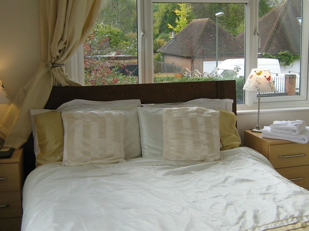 Savannah Bed And Breakfast Virginia Water Eksteriør bilde